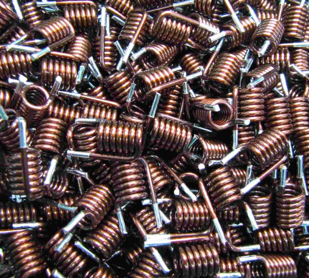 THT and SMD air coils, inductors prepared for automated pick-and-place assembly, SMT adhesive dots, stable transport and positioning of inductive components in modern SMD electronics manufacturing. | NEOTECH - Manufacturer of inductive components: coils and chokes, RFID components. Wire components. Manufacturer of machines and devices.
