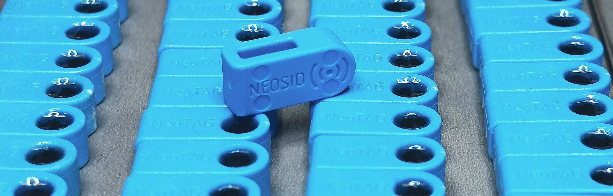 NeoTAG - Miniature RFID - tool identification, access control, calibration, logistics, precision, automation. Industry 4.0. Miniature tags for industrial tools. Ideal for identification, calibration, access control and logistics. High resistance, quick assembly. www.neotech.pl