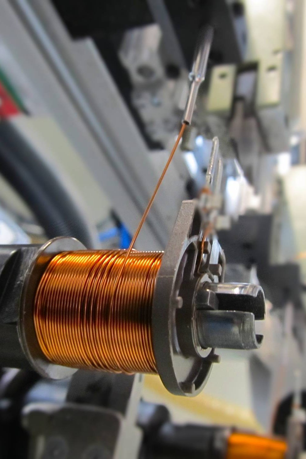 Coil winding as a technological process – details of wire routing, layer control and operation of the machine for the production of inductive components | NEOTECH