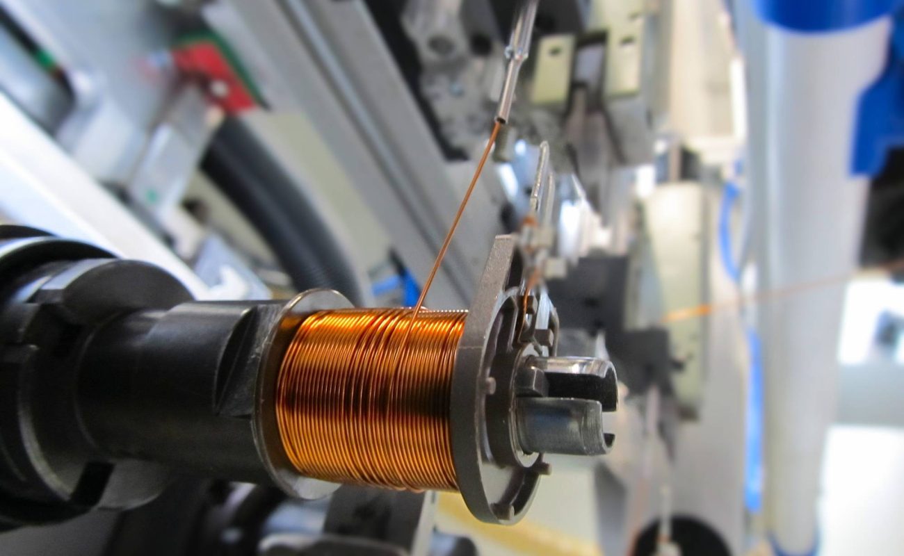 Coil winding as a technological process – details of wire routing, layer control and operation of the machine for the production of inductive components | NEOTECH