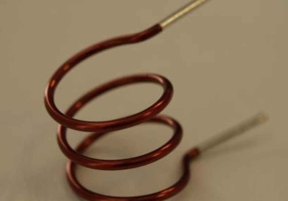 Cewki indukcyjne SMD, do automatycznego montażu pick-and-place, z naniesionymi punktami klejowymi SMT, stabilny transport i pozycjonowanie elementów indukcyjnych w nowoczesnych procesach produkcji elektroniki SMD | NEOTECH - Producent podzespołów indukcyjnych. Cewki, Dławiki, Anteny, Grzałki, Transformatory. www.neotech.pl/indukcyjne | Cewki smd automatyczny montaż | Cewka indukcyjna