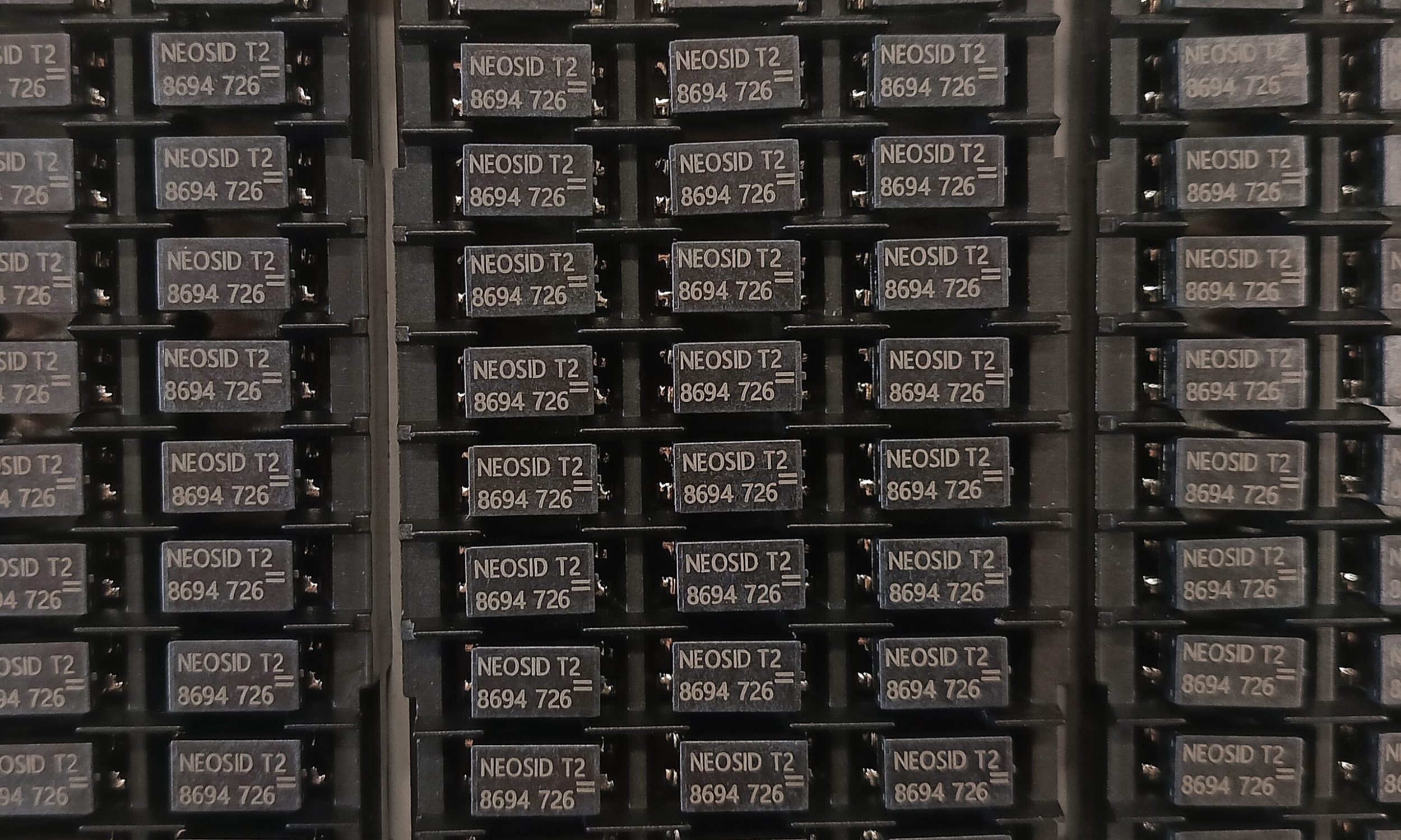 NEOTECH - Producent podzespołów indukcyjnych. Cewki, Dławiki, Anteny, Grzałki, Transformatory. www.neotech.pl/indukcyjne | Usługi | Grawerowanie, Znakowanie Laserowe, laser, oznaczanie, identyfikowalność