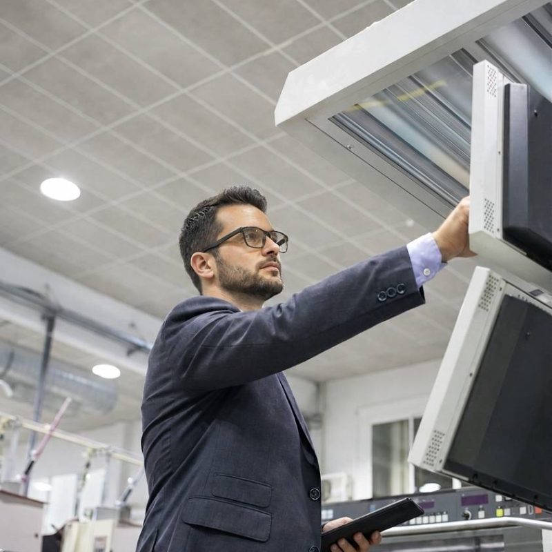 Praca jako technolog - inżynier procesu produkcji elementów indukcyjnych | elementy indukcyjne NEOTECH.pl