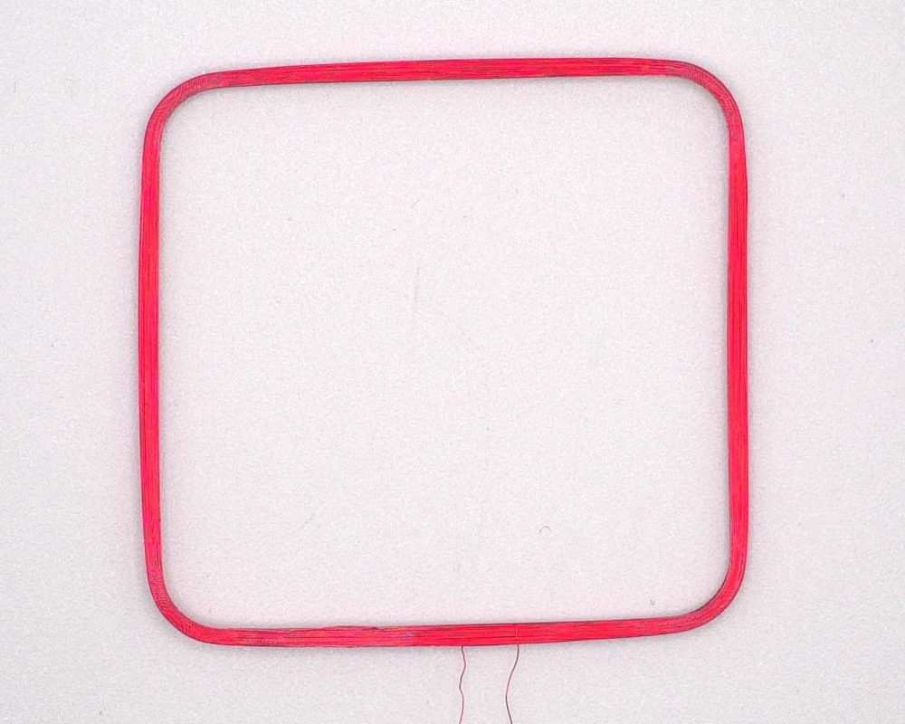 NEOTECH - Producent podzespołów indukcyjnych. Cewki, Dławiki, Anteny, Grzałki, Transformatory. www.neotech.pl/indukcyjneCewki indukcyjne SMD, do automatycznego montażu pick-and-place, z naniesionymi punktami klejowymi SMT, stabilny transport i pozycjonowanie elementów indukcyjnych w nowoczesnych procesach produkcji elektroniki SMD | NEOTECH - Producent podzespołów indukcyjnych. Cewki, Dławiki, Anteny, Grzałki, Transformatory. www.neotech.pl/indukcyjne | Cewki smd automatyczny montaż | Cewka indukcyjna