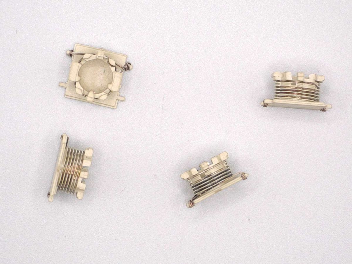 NEOTECH - Producent podzespołów indukcyjnych. Cewki, Dławiki, Anteny, Grzałki, Transformatory. www.neotech.pl/indukcyjne | Cewki indukcyjne SMD, do automatycznego montażu pick-and-place, z naniesionymi punktami klejowymi SMT, stabilny transport i pozycjonowanie elementów indukcyjnych w nowoczesnych procesach produkcji elektroniki SMD | NEOTECH - Producent podzespołów indukcyjnych. Cewki, Dławiki, Anteny, Grzałki, Transformatory. www.neotech.pl/indukcyjne | Cewki smd automatyczny montaż | Cewka indukcyjna