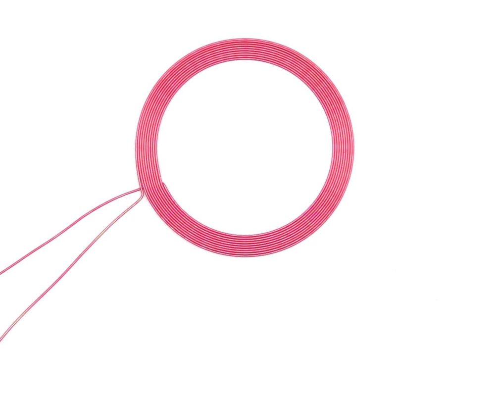 NEOTECH - Producent podzespołów indukcyjnych. Cewki, Dławiki, Anteny, Grzałki, Transformatory. www.neotech.pl/indukcyjneCewki indukcyjne SMD, do automatycznego montażu pick-and-place, z naniesionymi punktami klejowymi SMT, stabilny transport i pozycjonowanie elementów indukcyjnych w nowoczesnych procesach produkcji elektroniki SMD | NEOTECH - Producent podzespołów indukcyjnych. Cewki, Dławiki, Anteny, Grzałki, Transformatory. www.neotech.pl/indukcyjne | Cewki smd automatyczny montaż | Cewka indukcyjna