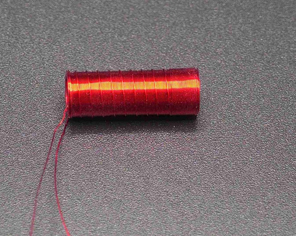 NEOTECH - Producent podzespołów indukcyjnych. Cewki, Dławiki, Anteny, Grzałki, Transformatory. www.neotech.pl/indukcyjneCewki indukcyjne SMD, do automatycznego montażu pick-and-place, z naniesionymi punktami klejowymi SMT, stabilny transport i pozycjonowanie elementów indukcyjnych w nowoczesnych procesach produkcji elektroniki SMD | NEOTECH - Producent podzespołów indukcyjnych. Cewki, Dławiki, Anteny, Grzałki, Transformatory. www.neotech.pl/indukcyjne | Cewki smd automatyczny montaż | Cewka indukcyjna