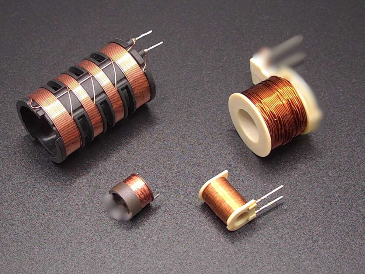 NEOTECH - Producent podzespołów indukcyjnych. Cewki, Dławiki, Anteny, Grzałki, Transformatory. www.neotech.pl/indukcyjne | Cewki indukcyjne SMD, do automatycznego montażu pick-and-place, z naniesionymi punktami klejowymi SMT, stabilny transport i pozycjonowanie elementów indukcyjnych w nowoczesnych procesach produkcji elektroniki SMD | NEOTECH - Producent podzespołów indukcyjnych. Cewki, Dławiki, Anteny, Grzałki, Transformatory. www.neotech.pl/indukcyjne | Cewki smd automatyczny montaż | Cewka indukcyjna