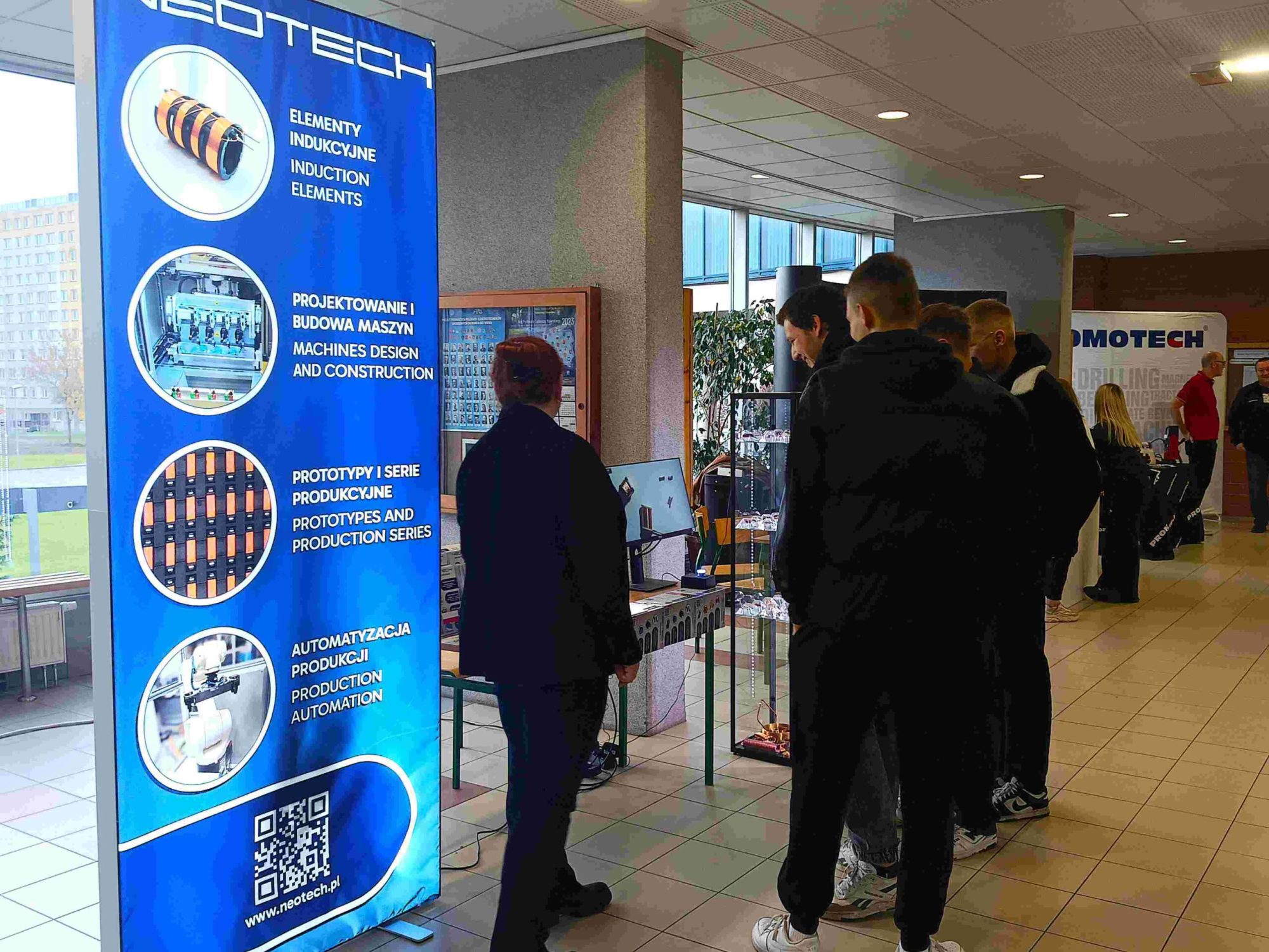 NEOTECH - Piknik Wydziału Elektrycznego PB. Nowoczesne technologie, współpraca z uczelnią, inspiracje i rozwój młodych inżynierów, praktyki, praktyka, staże, staż, praca. www.neotech.pl