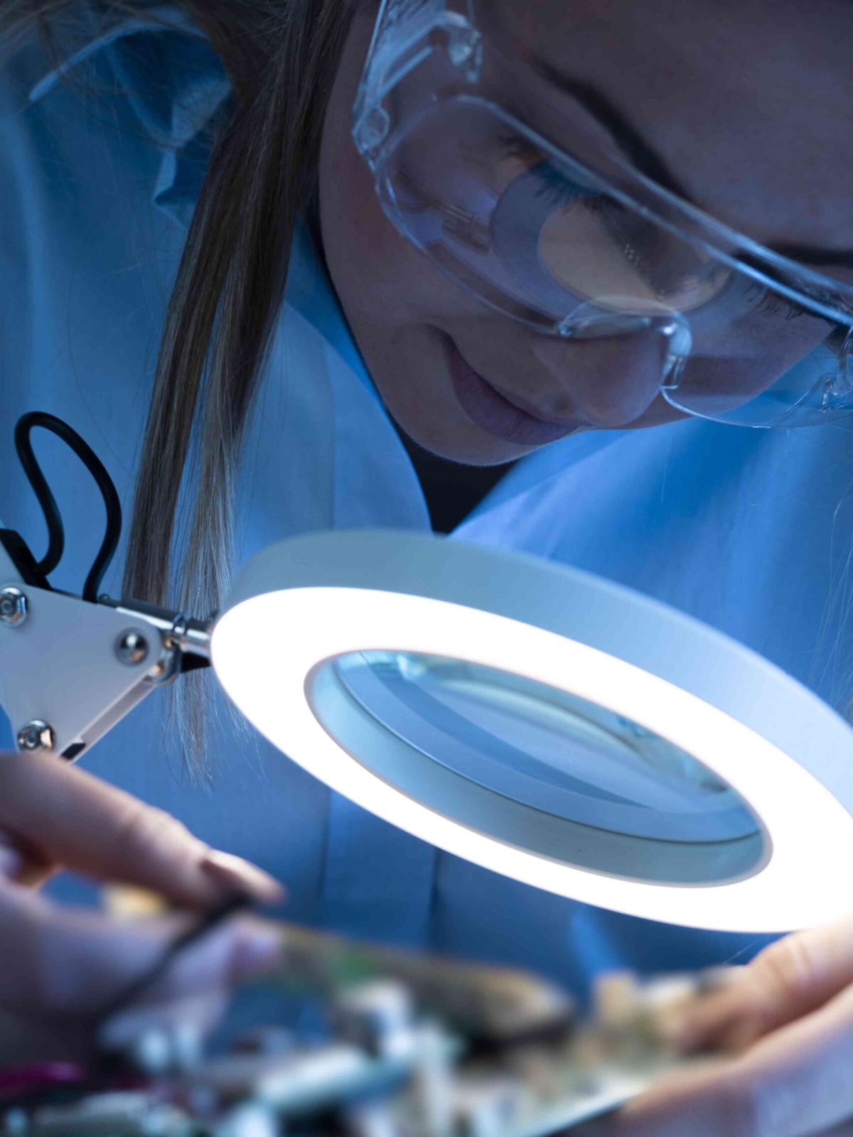 Praca jako monter - pracownik produkcyjny elementy indukcyjne NEOTECH.pl