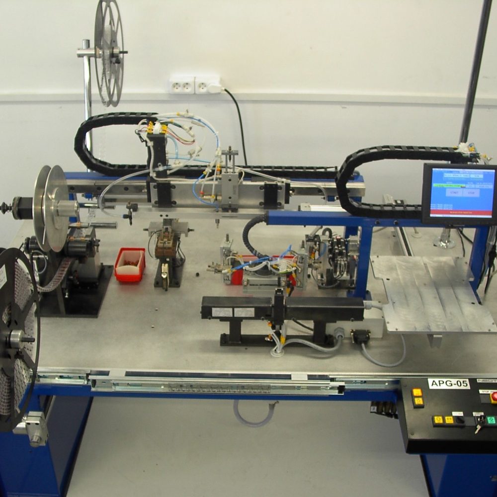 Machines, Devices, Automation, Modernization. BLDC motors, www.neotech.pl | APG-05 automated measuring and packaging machine for Z4 chokes