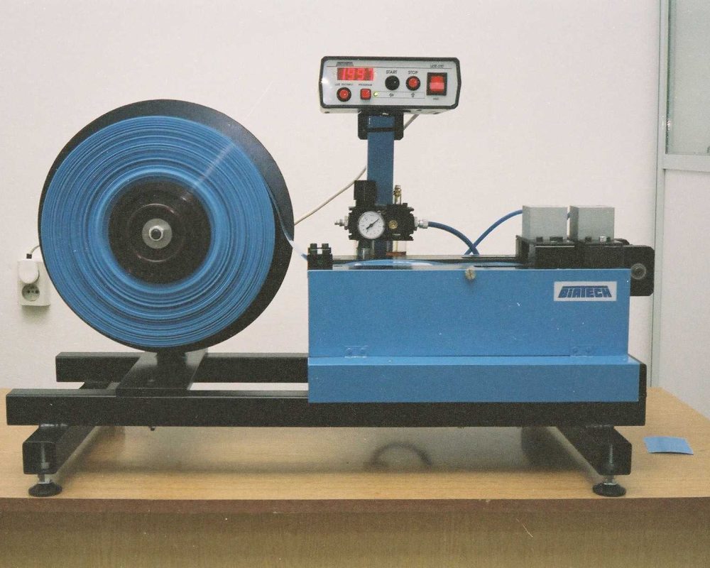 Machines, Devices, Automation, Modernization. BLDC motors, www.neotech.pl | UCR-010 cutting machine