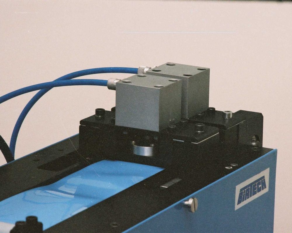 Machines, Devices, Automation, Modernization. BLDC motors, www.neotech.pl | UCR-010 cutting machine