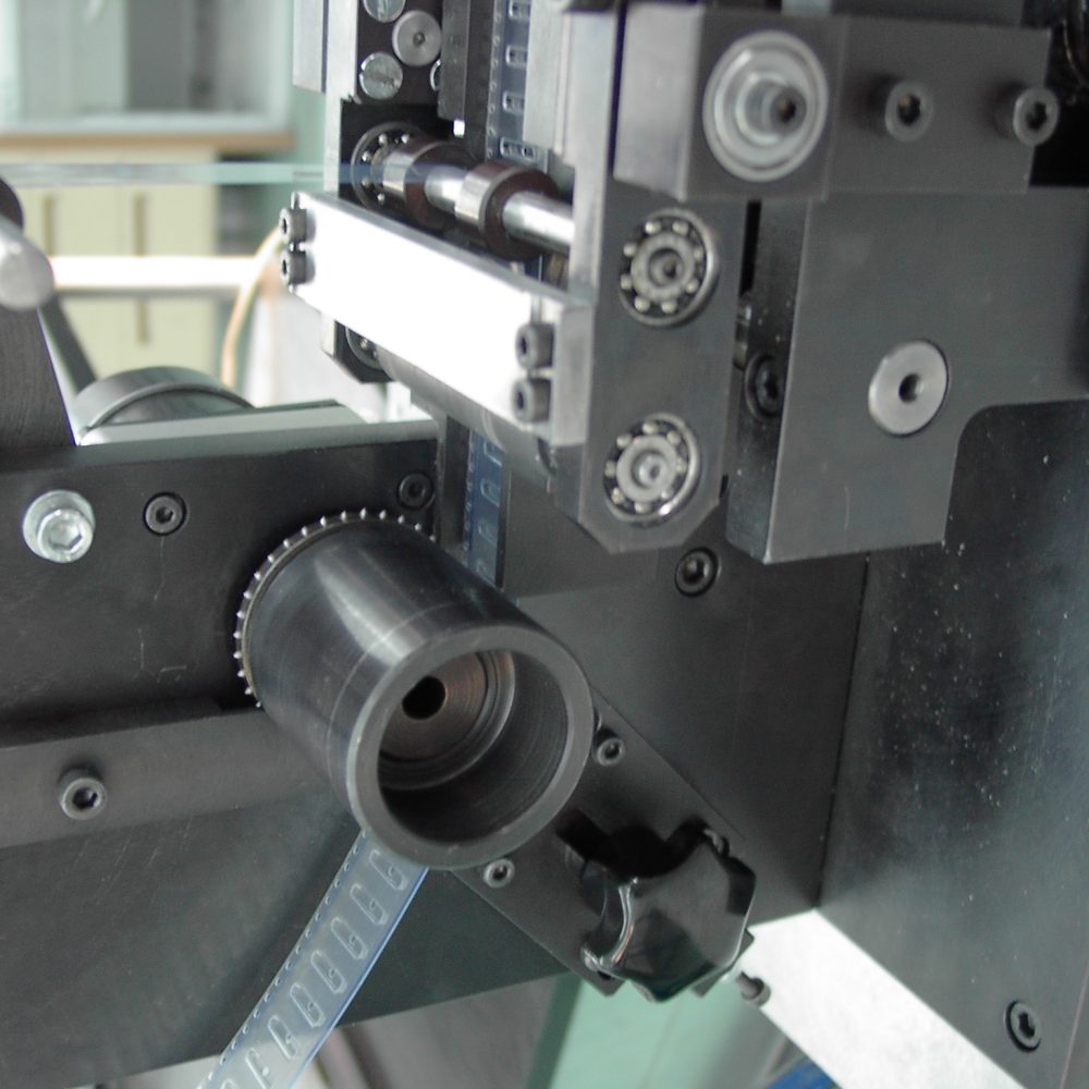 NEOTECH - Manufacturer of machines and inductive components. Winders, robotics, automation. Coils, Cylindrical chokes, Antennas, Heaters, Transformers. www.neotech.pl/maszyny/en