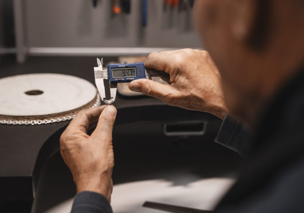 How is an industrial machine created? See the step-by-step process of designing, mechanical and electrical assembly of production, assembly and packaging machines. NEOTECH – automation, robotics, custom machines, technological lines. www.neotech.pl/en