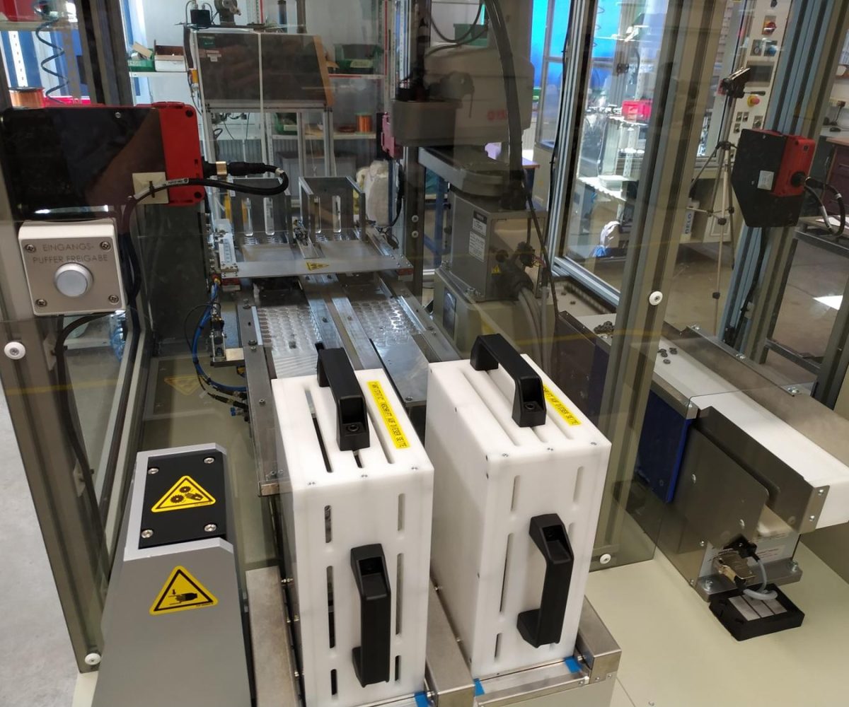 SPR-01 - Automated quality control machine for ferrite core inspection, selection, and packaging with a vision system and a SCARA industrial robot. Inspection | NEOTECH