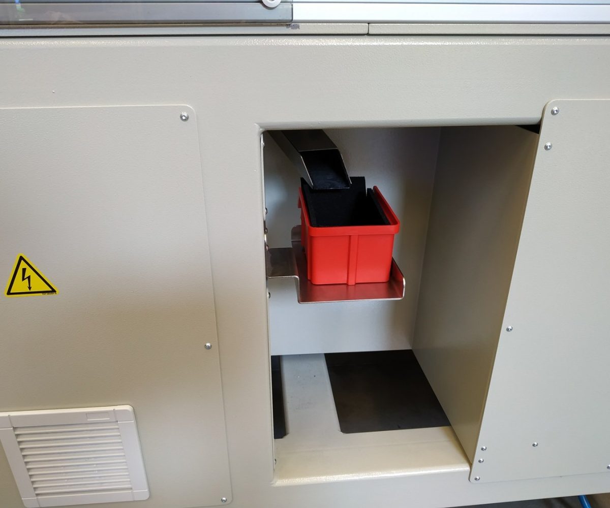 SPR-01 - Zautomatyzowana maszyna kontroli jakości. Selekcja i pakowanie rdzeni ferrytowych z systemem wizyjnym i robotem przemysłowym SCARA. Kontrola | NEOTECH