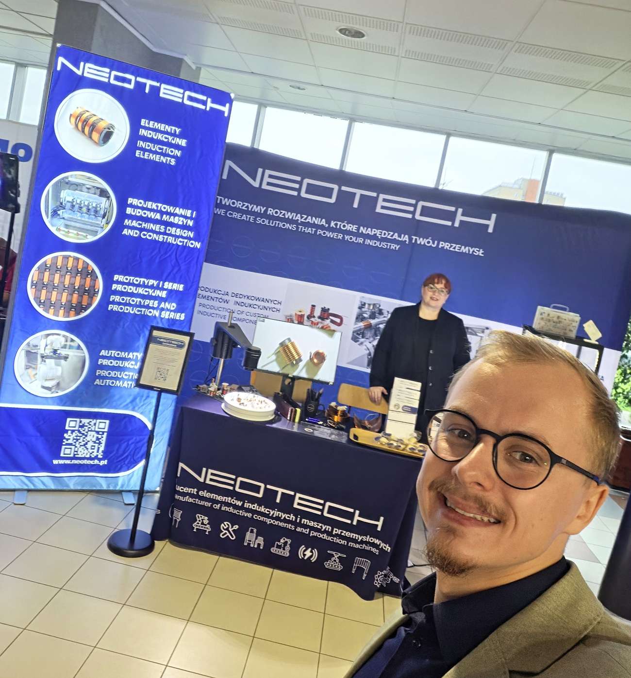 NEOTECH na II Pikniku Integracyjnym Wydziału Elektrycznego Politechniki Białostockiej – spotkania, rozmowy i wspieranie przyszłych talentów technicznych. Przedstawiciele firmy NEOTECH podczas II Pikniku Integracyjnego Wydziału Elektrycznego Politechniki Białostockiej. Stoisko NEOTECH podczas pikniku integracyjnego na Wydziale Elektrycznym Politechniki Białostockiej. Spotkanie przedstawicieli NEOTECH ze studentami Politechniki Białostockiej podczas wydarzenia.